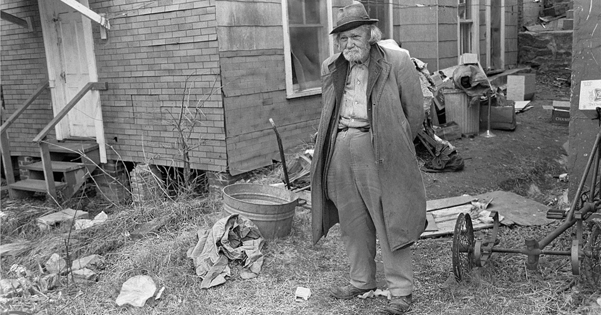Never-seen photographs capture Cabbagetown in 1976, between the mill closing and the artists arriving