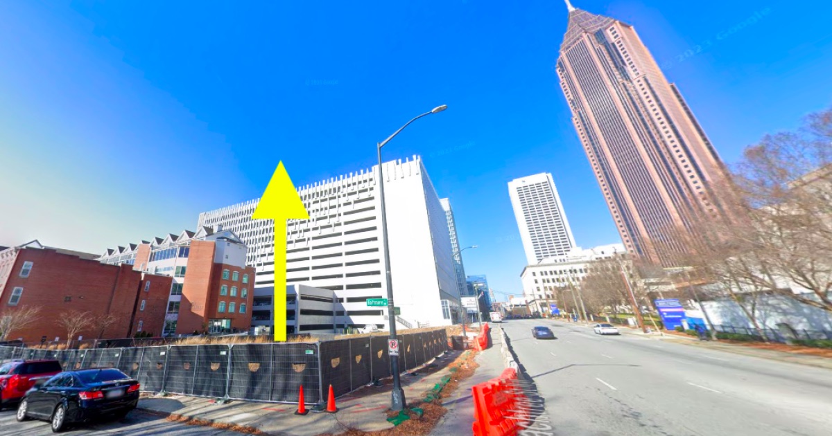 The vacant corner lot at 524 West Peachtree Street where a hotel is proposed